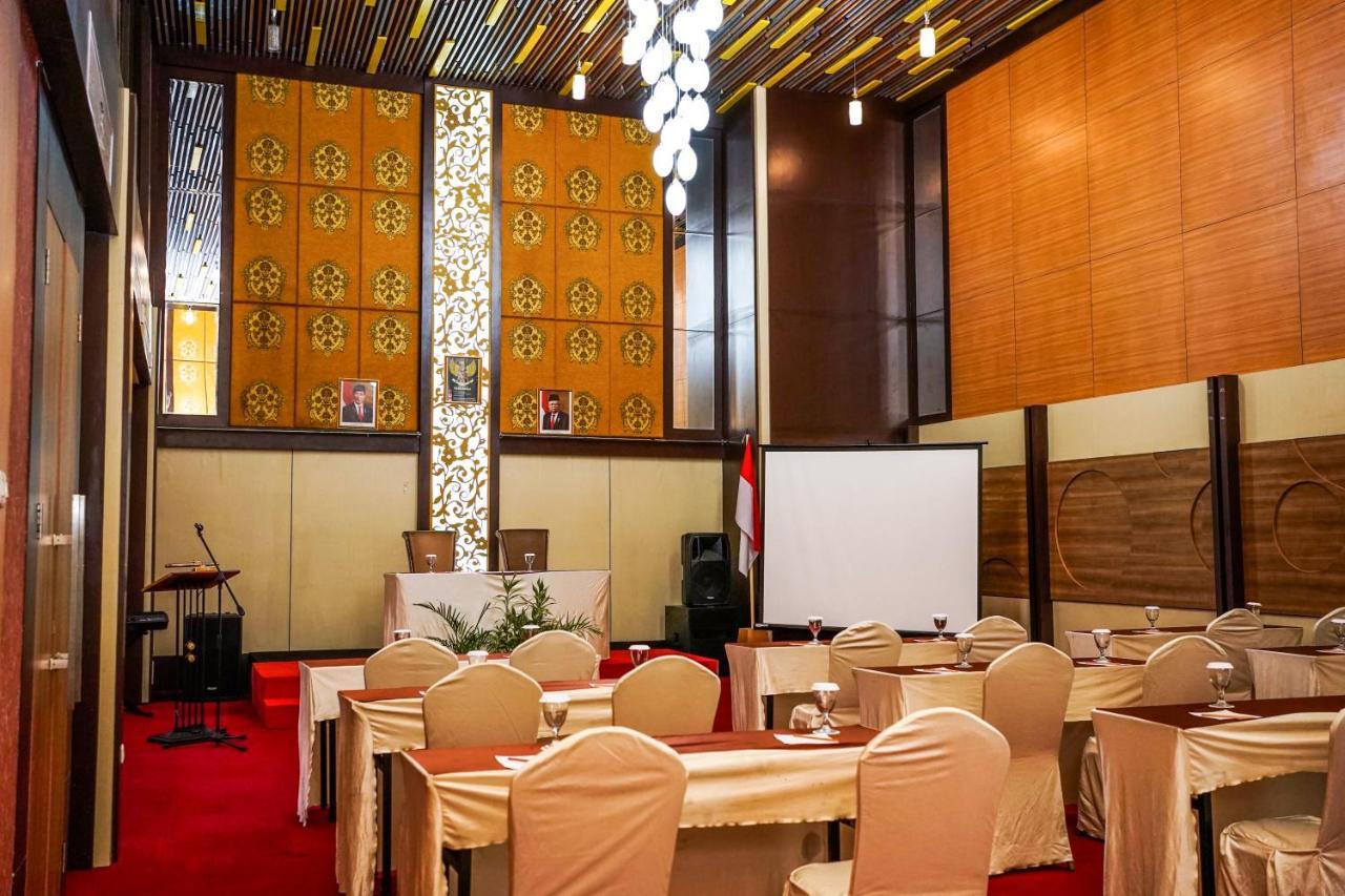 JLE'S Hotel Manado Exterior foto