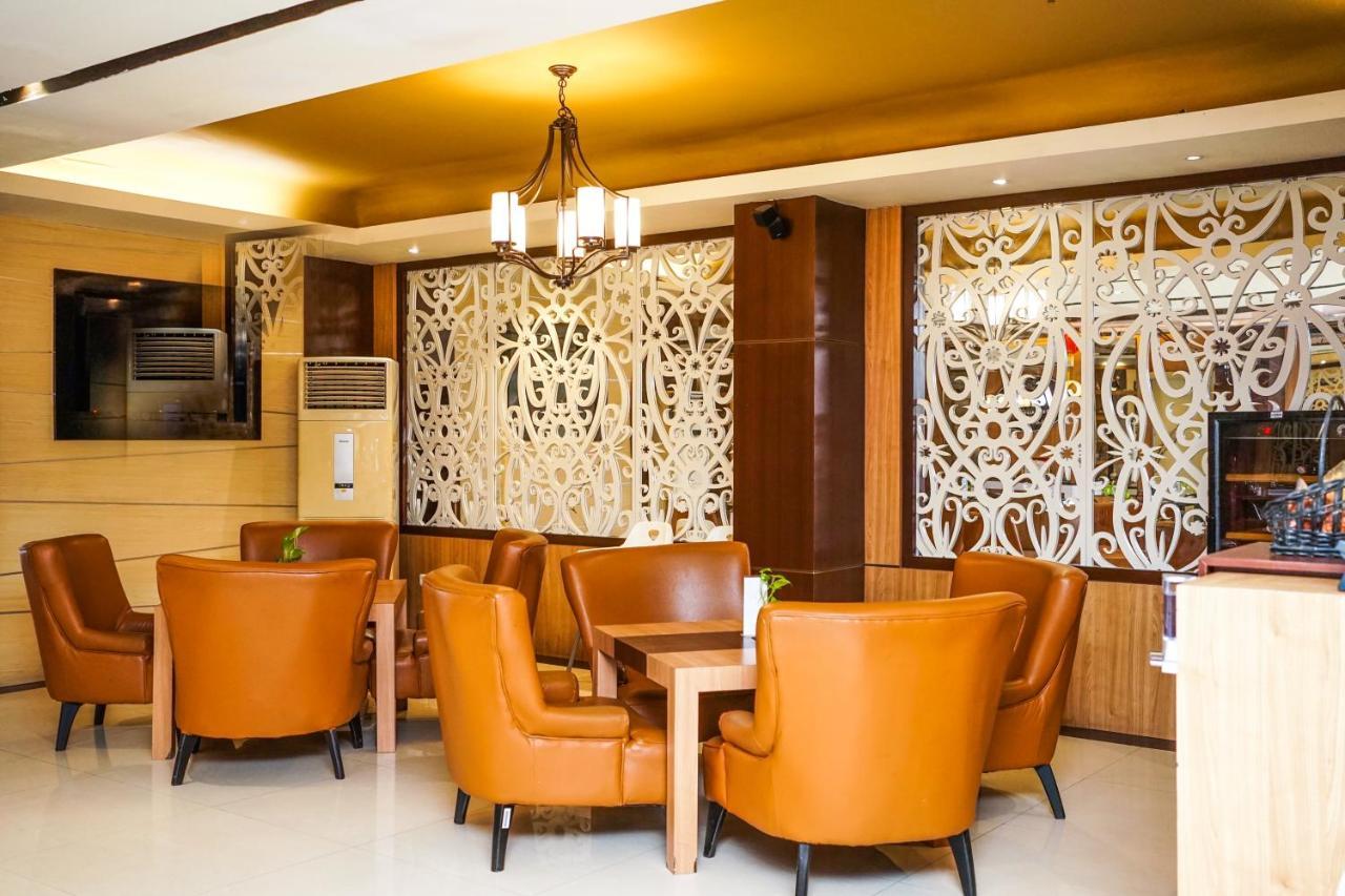 JLE'S Hotel Manado Exterior foto