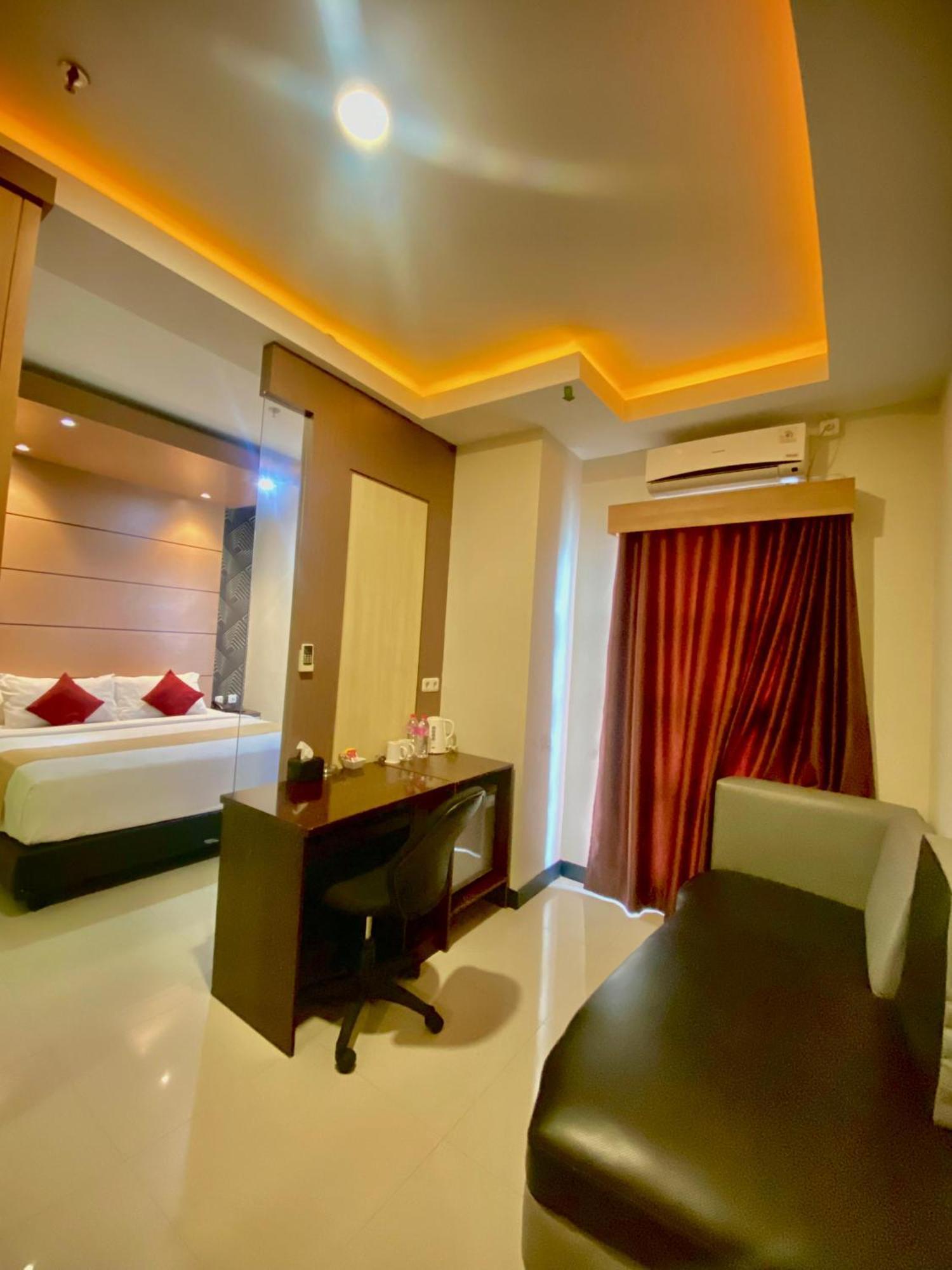 JLE'S Hotel Manado Exterior foto